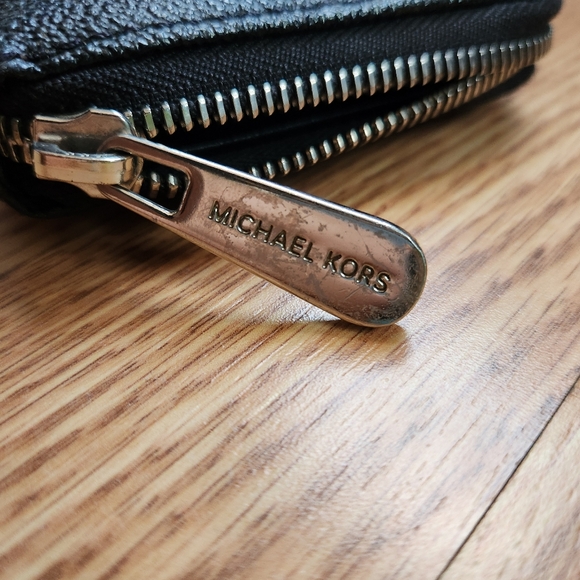 Michael Kors Wallet - Picture 4 of 6